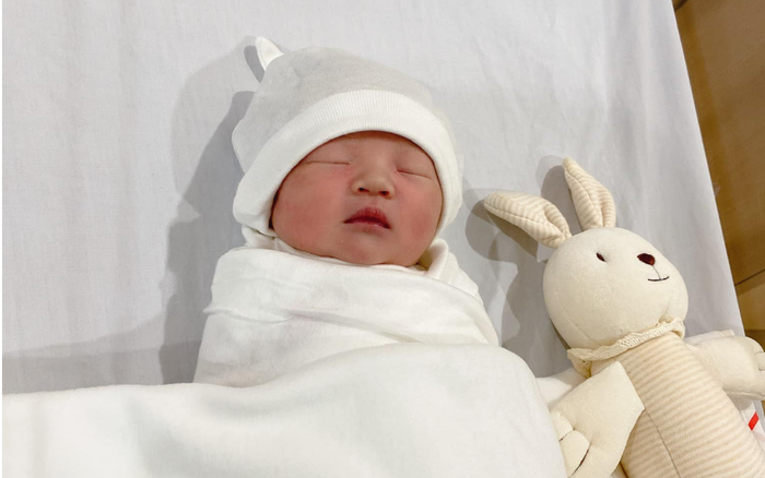 Đàm Thu Trang khoe ảnh Suchin hồi bé, đúng chuẩn 'cộp mác' bản sao của Cường Đô La Ảnh 2