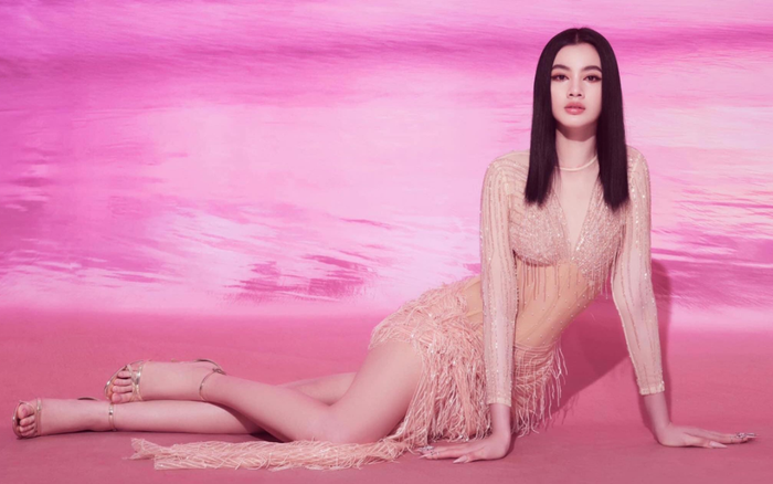 Tình trẻ chồng cũ Lệ Quyên - Cẩm Đan khoe body nóng bỏng với váy xuyên thấu, đẹp xuất sắc Ảnh 2