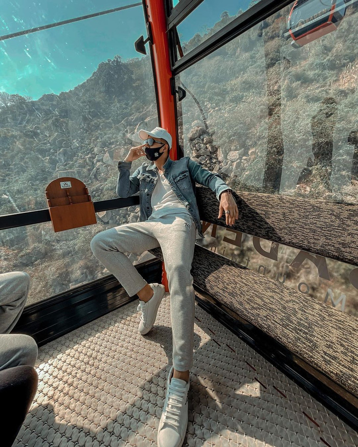 Đăng ảnh diện đồ đôi với Lệ Quyên thả dáng ngầu, Lâm Bảo Châu bị bắt bẻ 'đạo văn' người nổi tiếng Ảnh 4