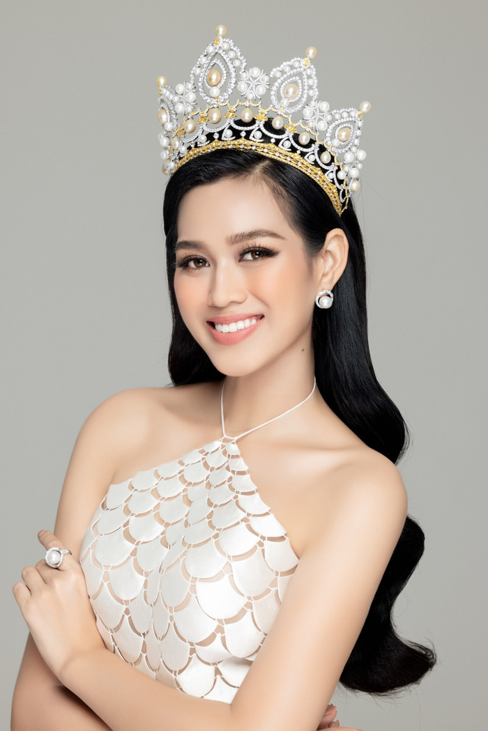 Đỗ Thị Hà khoe nhan sắc lộng lẫy khiến fan choáng ngợp: Cứ ngỡ Miss World 2007 Trương Tử Lâm! Ảnh 12