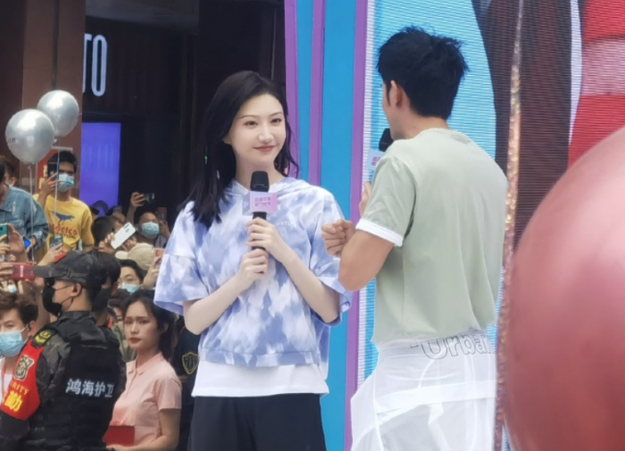 Cảnh Điềm: Đóng bao bom tấn chỉ mãi mang danh 'thuốc độc phòng vé', nay thất thế lại trở thành ngôi sao Ảnh 12