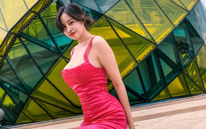 Pose dáng trước biểu tượng của Đà Lạt, Bà Tưng lại khiến dân mạng 'ngộp thở' bởi thứ khác Ảnh 2