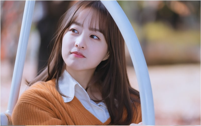 Park Bo Young trở thành biên tập viên ngọt ngào trong bộ phim 'Doom At Your Service' Ảnh 2