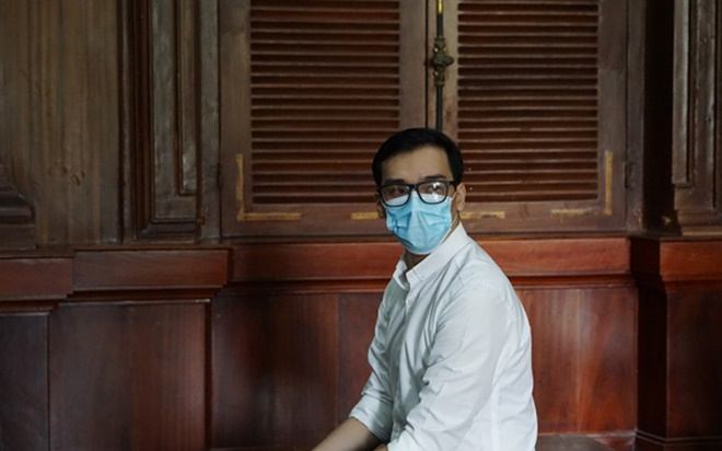 Xét xử nam tiếp viên hàng không Vietnam Airlines làm lây lan dịch bệnh COVID-19 Ảnh 2