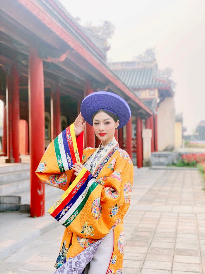 Lona Kiều Loan diện 'Phượng bào' đẹp rạng rỡ trong thước phim quảng bá du lịch miền Trung Ảnh 10