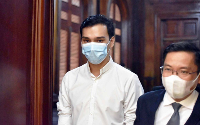 Nam tiếp viên hàng không làm lây lan dịch COVID-19 lĩnh 2 năm tù treo Ảnh 2