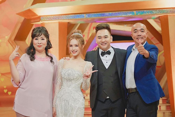 Vợ chồng Xoài Non tham dự show chung với nghệ sĩ Hồng Vân và Quốc Thuận