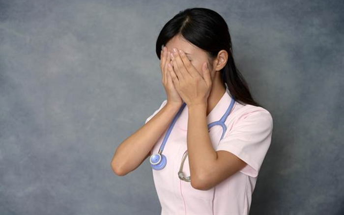 Sau lần bị cưỡng bức trong rạp chiếu phim, nữ y tá trở thành 'cây ATM' của gã bạn trai đốn mạt Ảnh 2