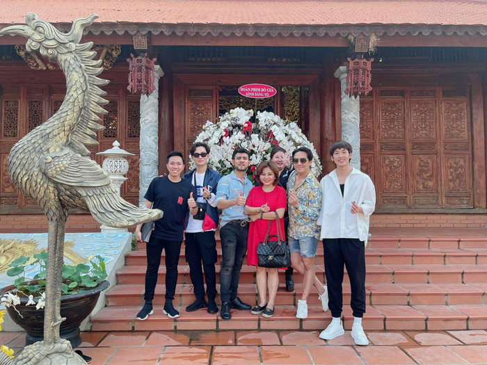 Đoàn làm phim Bố Già mới đây đã có mặt tại đền thờ Tổ nghiệp để thắp hương tạ ơn