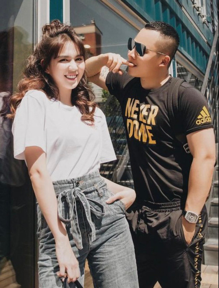 Vũ Khắc Tiệp và Ngọc Trinh là đôi bạn khá thân thiết trong Vbiz