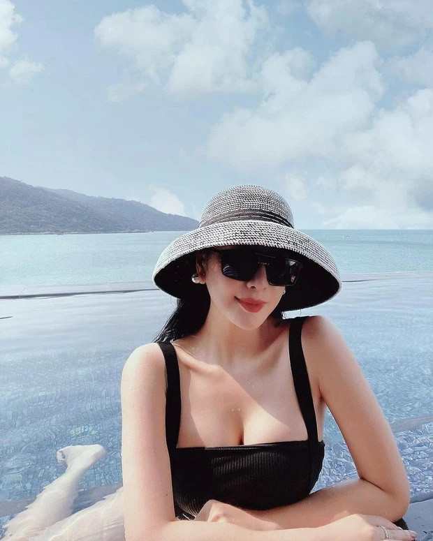 Rich kid bí ẩn của hội con nhà giàu xuất hiện với hình ảnh khoe đường cong nóng bỏng Ảnh 4