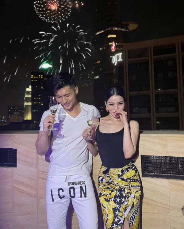 Ở cùng nhau trong những thời khắc quan trọng.