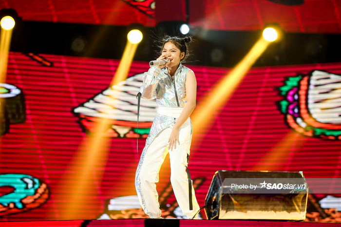 Thùy Trang với những màn rap cực bắt tai.