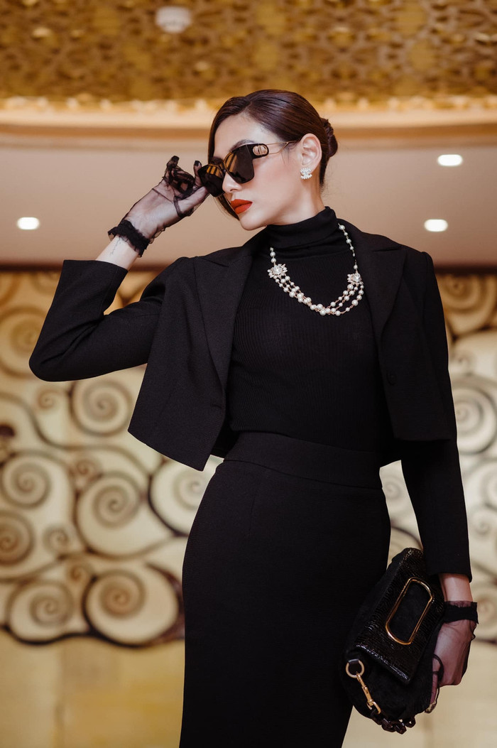 Cách trang điểm nhấn vào đôi môi đỏ cực Tây