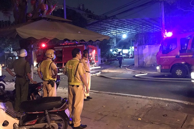 Lực lượng chức năng có mặt tại hiên trường xử lý vụ việc. Ảnh: Dân Trí