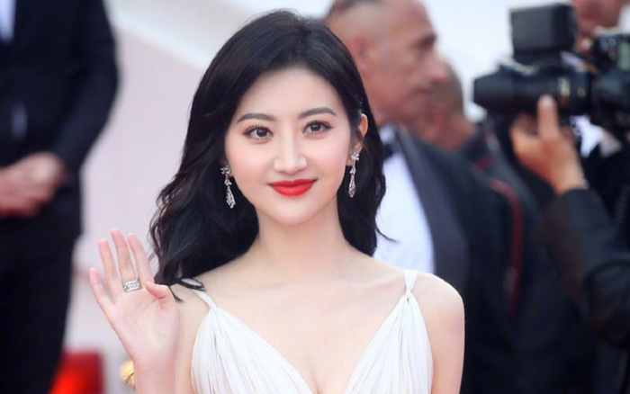 Đốn tim fan với vai Tư Đằng, Cảnh Điềm bất ngờ lộ khoảnh khắc kém sắc với ảnh chưa photoshop Ảnh 2