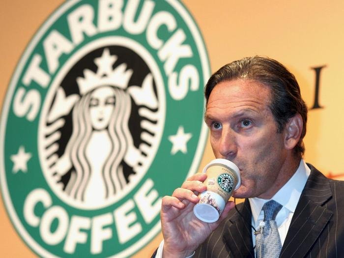 Howard Schultz: Từ 'giấc mơ Mỹ tan vỡ', khoảnh khắc ám ảnh năm 7 tuổi tới ông chủ Starbucks tỷ đô Ảnh 3