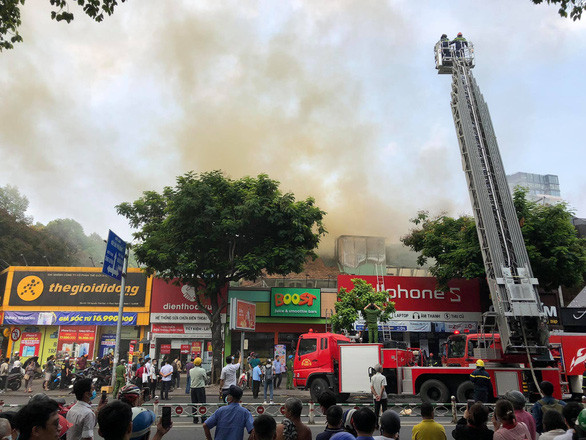 Một đoạn đường Nguyễn Thái Học được phong toả để đảm bảo an toàn. Ảnh: Châu Tuấn/Tuổi Trẻ