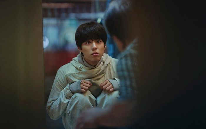 Dù đang trong quân ngũ nhưng 'Binh nhất Park Bo Gum' vẫn gây được tiếng vang lớn trong bom tấn 'Seobok' Ảnh 2