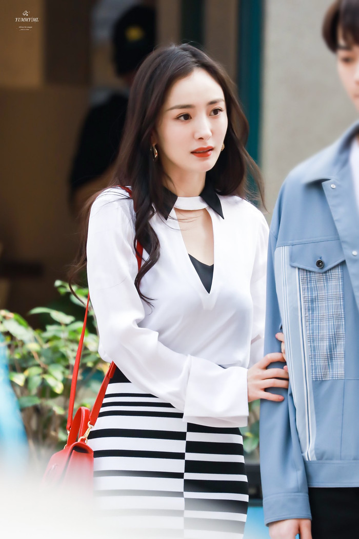 10 gương mặt đẹp nhất Cbiz (P2): Lưu Thi Thi là 'nàng thơ', Triệu Lệ Dĩnh - Dương Mịch trẻ hóa! Ảnh 11