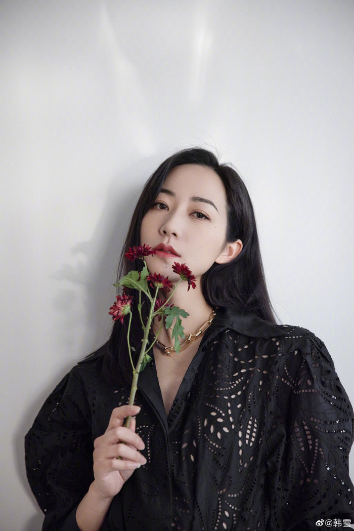 10 gương mặt đẹp nhất Cbiz (P2): Lưu Thi Thi là 'nàng thơ', Triệu Lệ Dĩnh - Dương Mịch trẻ hóa! Ảnh 8