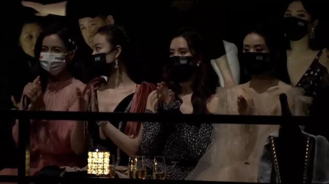 'Vạch trần' độ thân thiết của Triệu Lệ Dĩnh - Angelababy, Cung Tuấn - Chung Sơ Hi tại 'Đêm hội Bazaar' Ảnh 5