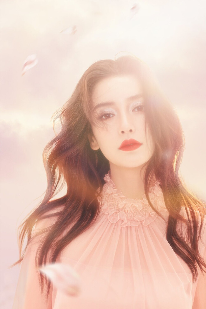 'Vạch trần' độ thân thiết của Triệu Lệ Dĩnh - Angelababy, Cung Tuấn - Chung Sơ Hi tại 'Đêm hội Bazaar' Ảnh 2