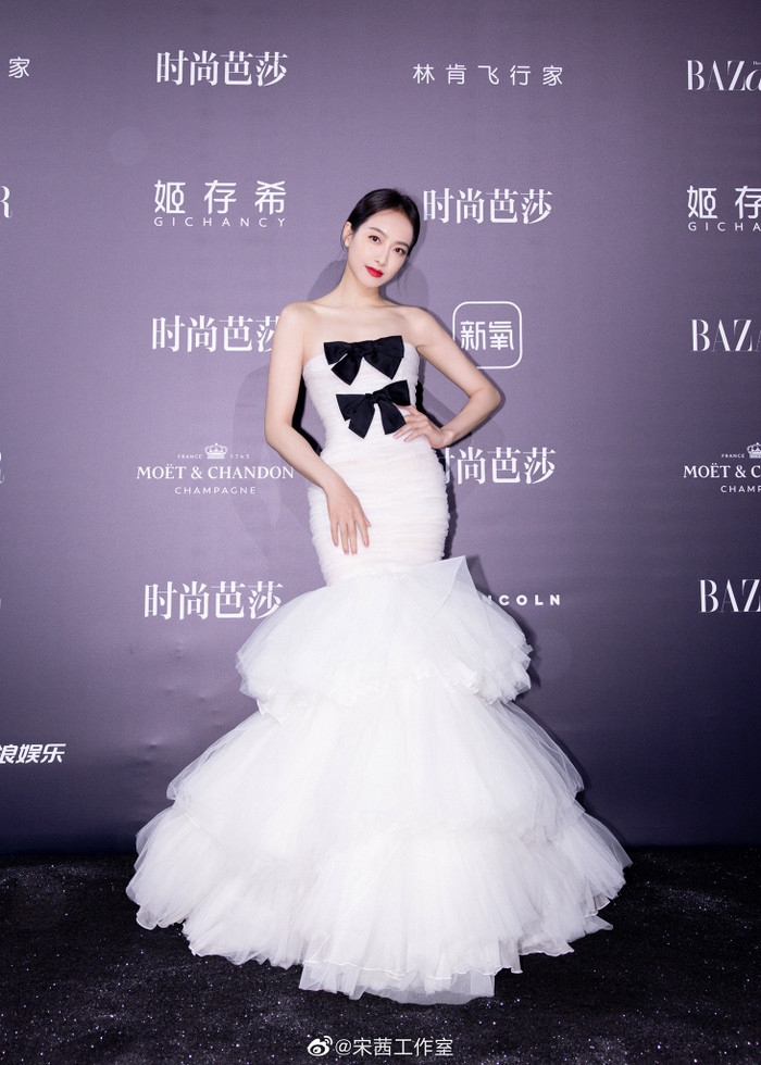 Triệu Lệ Dĩnh diện trang phục đẹp nhất đêm hội BAZAAR chặt đẹp cả dàn mỹ nhân Hoa Ngữ Ảnh 8