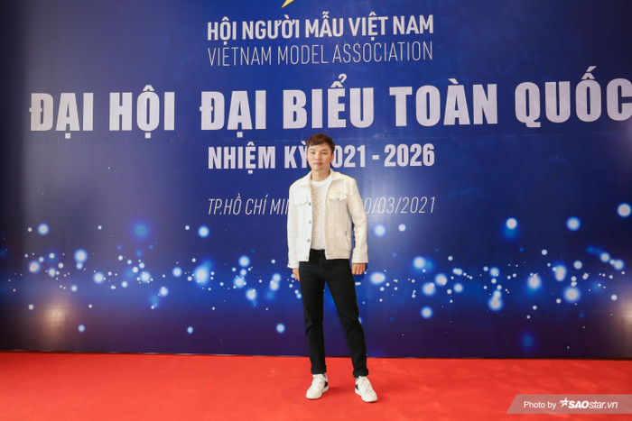 NTK Võ Thanh Can sử dụng áo jacket chất vải tweed để tăng điểm thời thượng. 