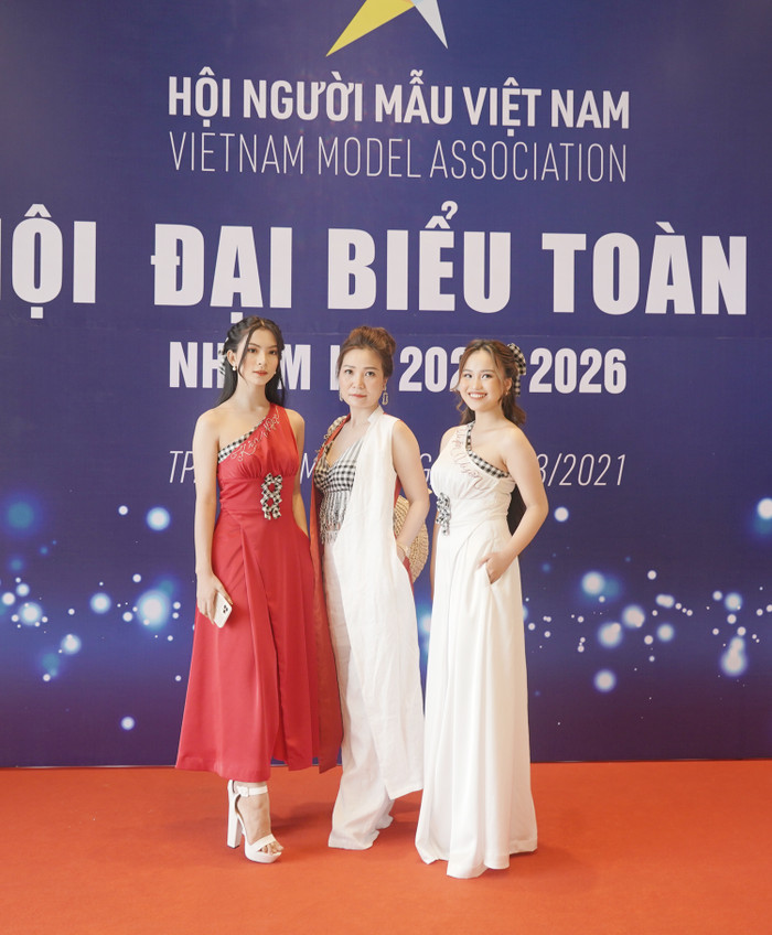 NTK Huệ Thi mang đặc sản thời trang miền Tây dự Đại hội Đại biểu Hội Người mẫu Việt Nam Ảnh 1