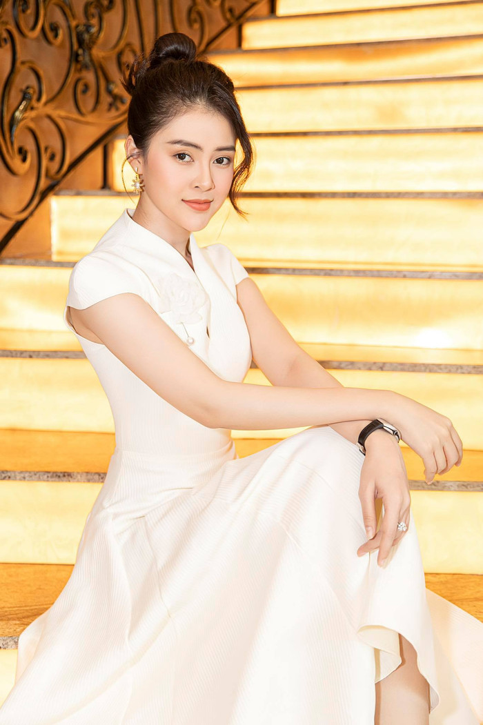 Người mẫu Lý Kim Thảo duyên dáng ngọt ngào