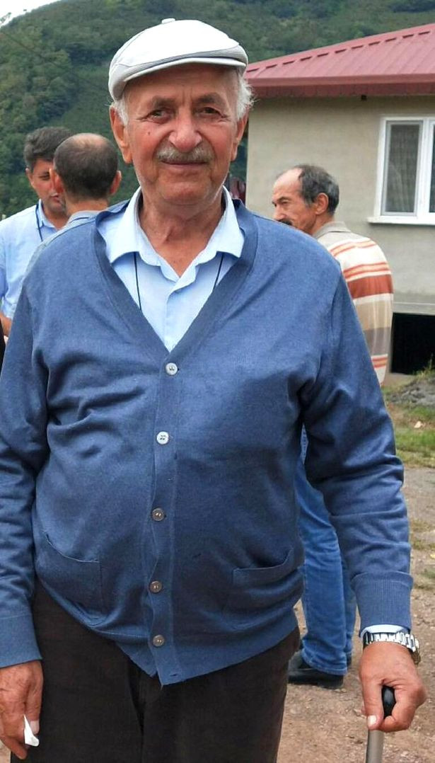 Ông Mehmet Cakmak, chủ của chú chó 