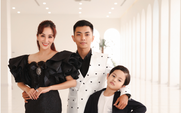 Con trai Khánh Thi - Phan Hiển bảnh bao theo bố mẹ đi sự kiện Ảnh 2