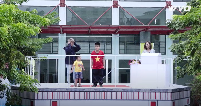 Sự xuất hiện của hai anh em khiến sân khấu sôi động hơn