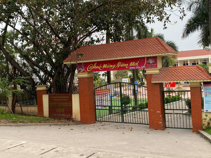 Trường THCS Hồng Hà nơi xảy ra vụ việc.