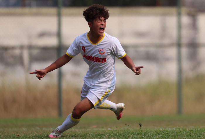 Nguyễn Quốc Việt ăn mừng bàn thắng mở tỷ số trận đấu. Ảnh:  Học viện NutiFood 