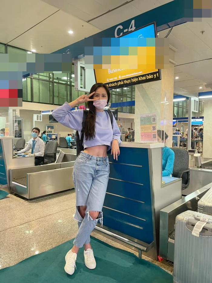 Bộ cánh không quá lạ mắt nhưng đảm bảo về độ trẻ trung, thoải mái, tôn dáng người mặc. 