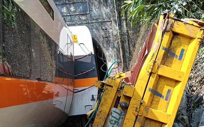 Hiện trường thảm khốc vụ tàu trật khỏi đường ray ở Đài Loan, ít nhất 36 người chết Ảnh 2