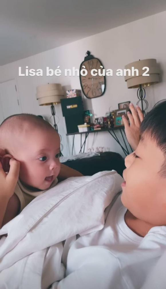 Cả Subeo lẫn hai bé Leon, Lisa đều rất thân thiết với nhau. 