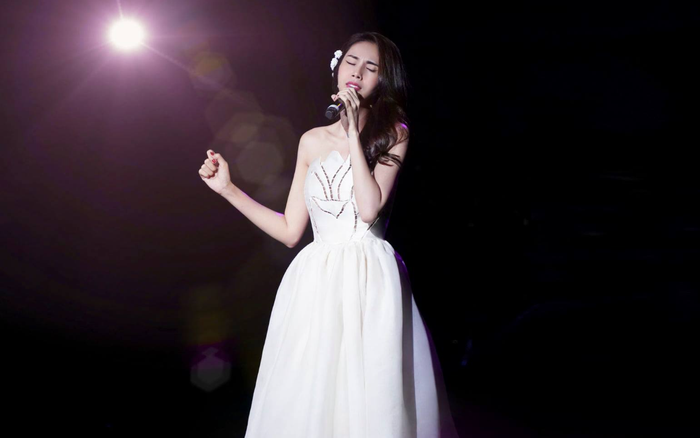 Thủy Tiên diện váy bềnh bồng để lộ xương quai xanh 'tiền tỉ', đẹp chuẩn 'nàng thơ' Ảnh 2