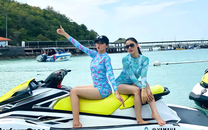 Á hậu Ngọc Thảo diện đồ đôi khoe chân dài cùng Hoa hậu Lào hậu Miss Grand 2020 Ảnh 2