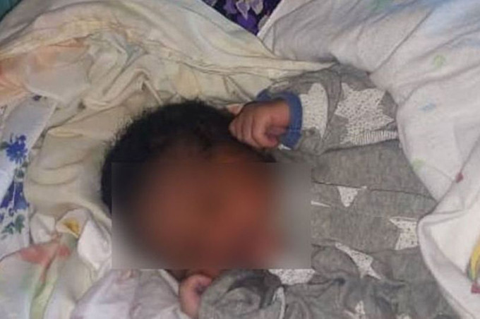 Nữ sinh đẻ con khi đang làm bài thi toán.