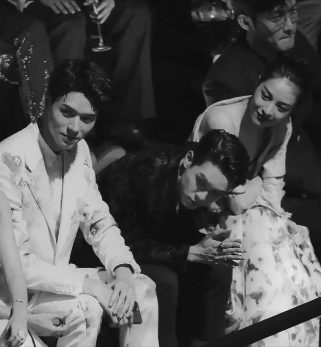 Hình ảnh tương tác của hai nam diễn viên điển trai Cung Tuấn và Tăng Thuấn Hy khiến fan phấn khích Ảnh 11