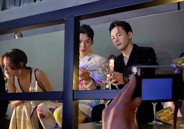 Cung Tuấn và Tăng Thuấn Hy tương tác với nhau vô cùng vui vẻ