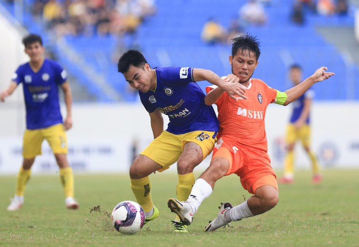 Hà Nội FC thất bại 0-2 trên sân SHB Đà Nẵng.