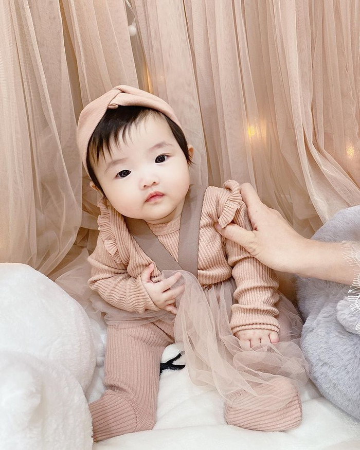 Cục cưng nhà Đông Nhi hẳn sẽ là mẫu nhí cực hot trong tương lai.