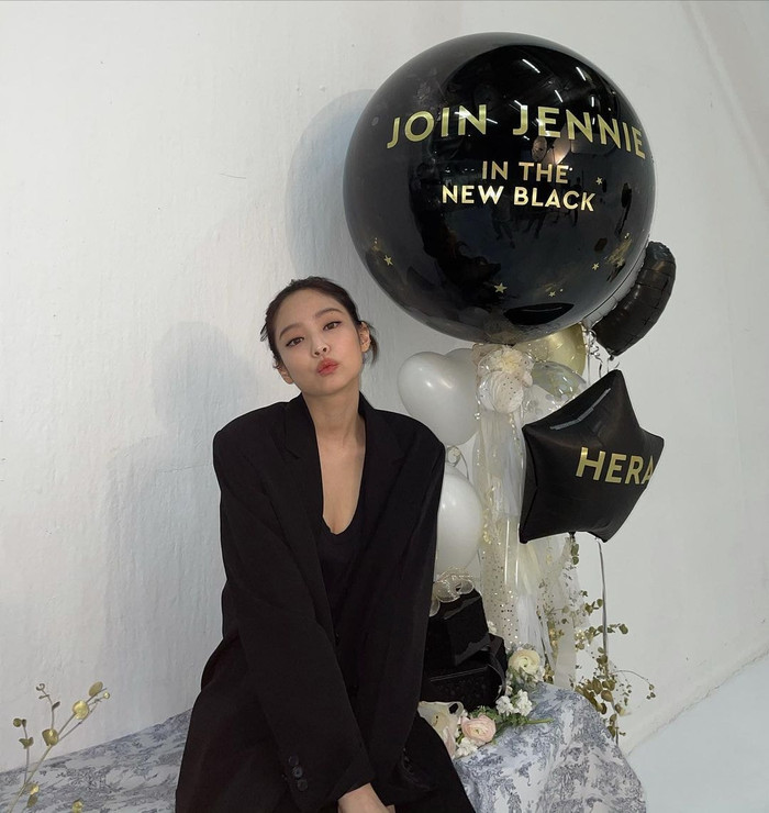 Jennie Black Pink diện áo sơ mi, quần âu vẫn khiến fans rần rần vì thần thái 'đỉnh của chóp' Ảnh 5