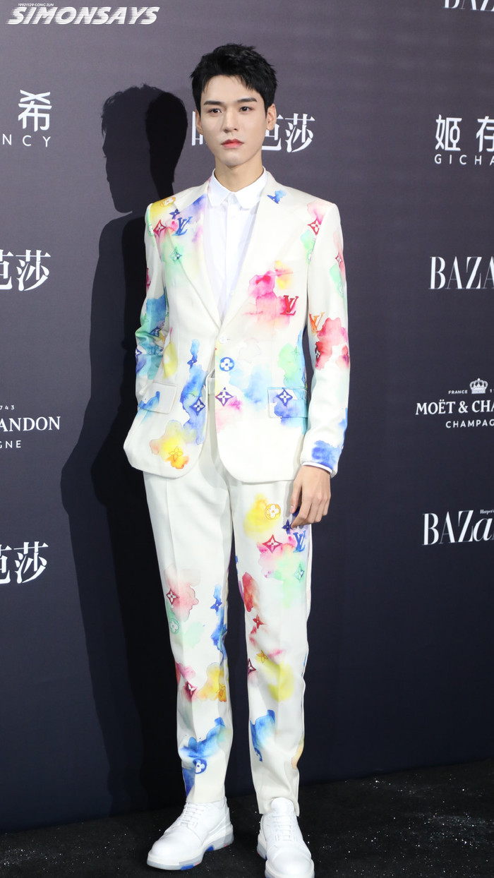 Định giá ảnh chụp của paparazzi cho thấy giá trị của nghệ sĩ: Cung Tuấn 'hạ đo ván' Dương Tử, Angelababy Ảnh 4