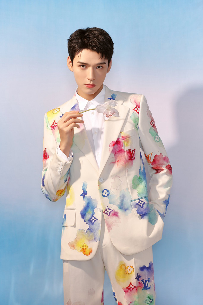 Định giá ảnh chụp của paparazzi cho thấy giá trị của nghệ sĩ: Cung Tuấn 'hạ đo ván' Dương Tử, Angelababy Ảnh 9