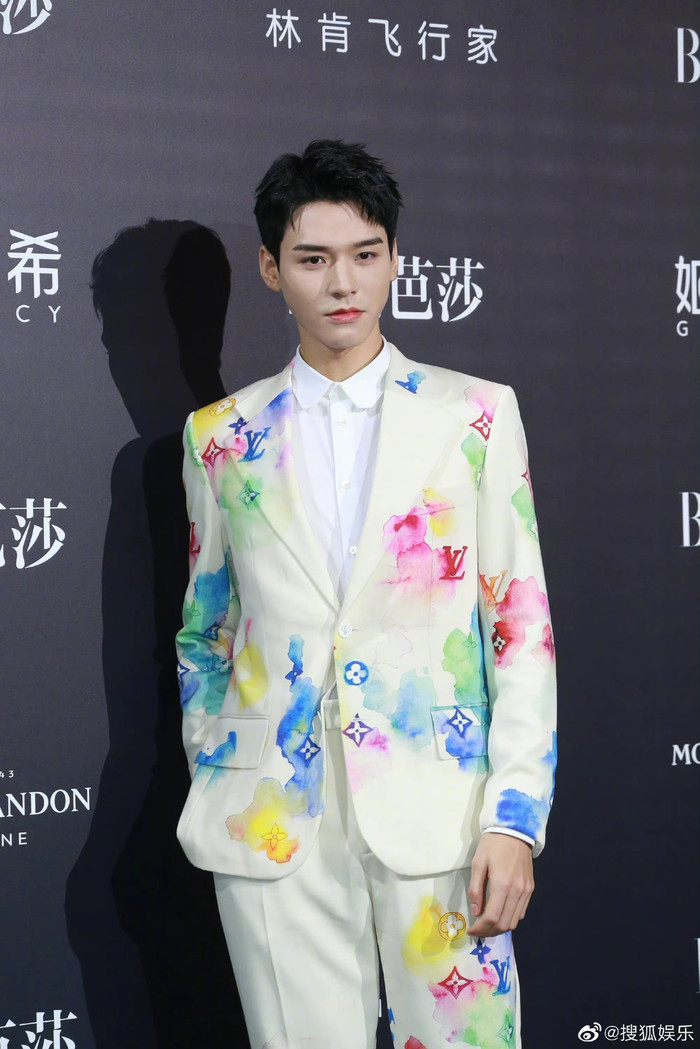 Định giá ảnh chụp của paparazzi cho thấy giá trị của nghệ sĩ: Cung Tuấn 'hạ đo ván' Dương Tử, Angelababy Ảnh 8